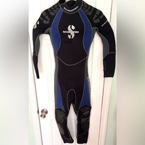 Men's Wetsuit - Black and Blue